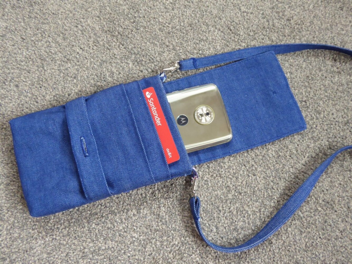 Mini Cross Body Bag/Messenger Bag fits most Mobile at Henley Circle Online Shop